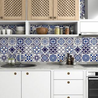 Azulejos de pelar y pegar de mosaico floral azul 