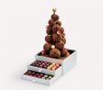 El chocolatero belga Pierre Marcolini crea un árbol navideño de chocolate de tamaño natural