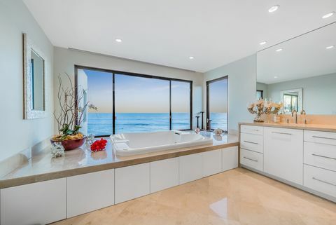 Se vende la antigua casa de playa de Barry Manilow en Malibú, Los Ángeles, California