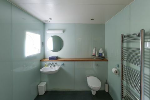 baño de cabina junto al mar