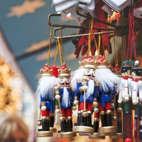 Detalle de uno de los puestos del mercado navideño de Munich en Marienplatz, diciembre de 2018