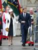 Amanda Wakeley Coat de Meghan Markle y Stephen Jones Beret rindieron homenaje a la princesa Di