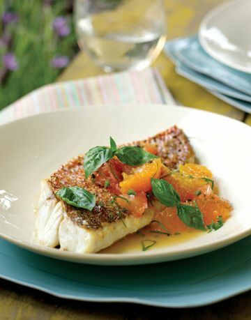 plato con pargo rojo y salsa cítrica