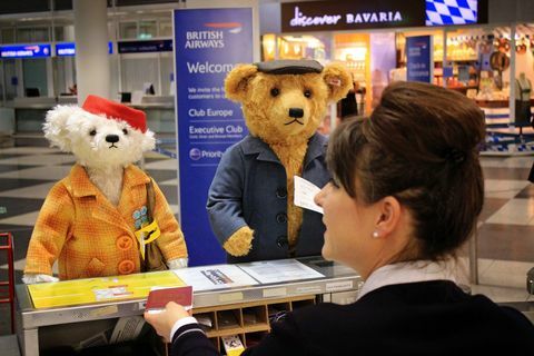 Steiff - Sr. y Sra. Bair en la llegada de Heathrow