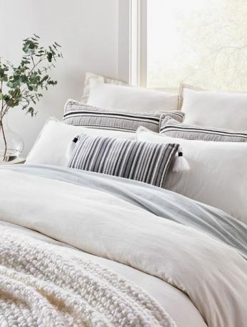 Hogar y mano con ropa de cama de magnolia para Target por Joanna Gaines