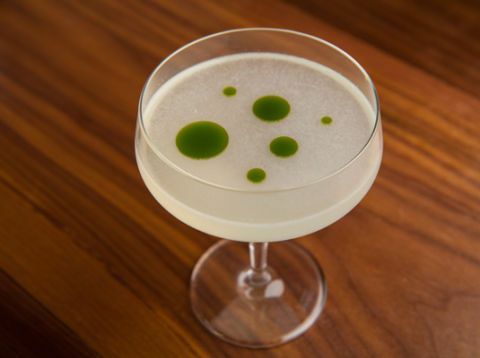 gimlet de albahaca