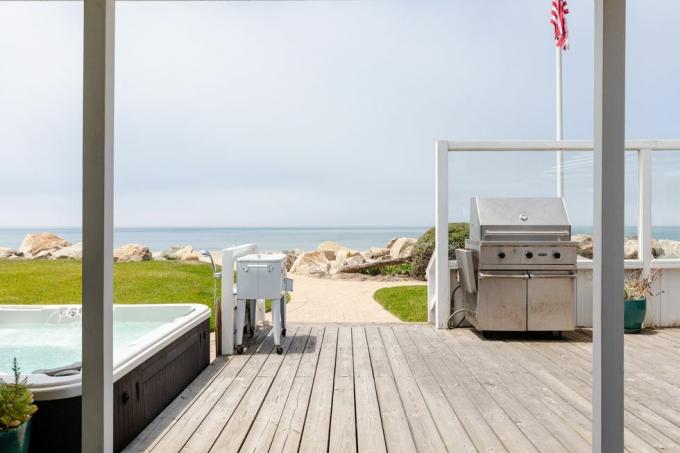 mira dentro de ashton kutcher y mila kunis casa de vacaciones casa en la playa santa barbar