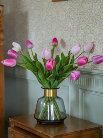 tulipanes artificiales, £ 48, capullos pequeños