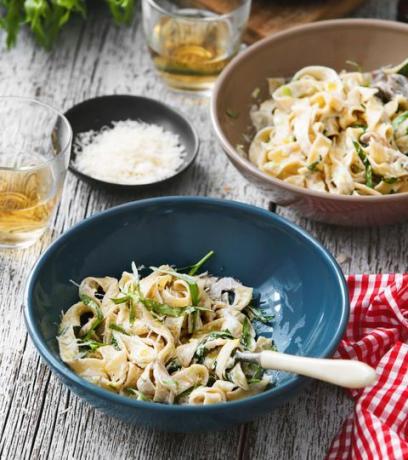 Fettuccine con champiñones, puerro y estragón