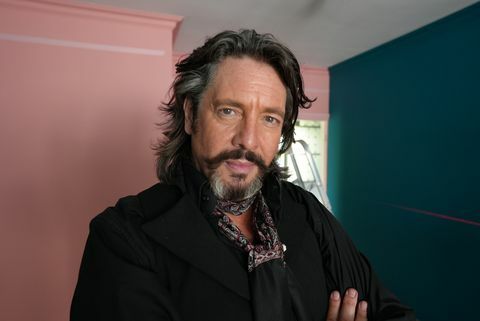 vestuarios, ep1 swansea laurence llewelyn bowen