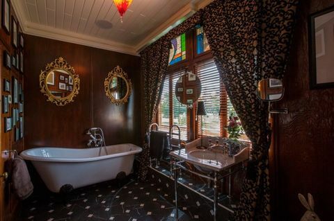 The Chalet Estate: baño de Hampton Marina