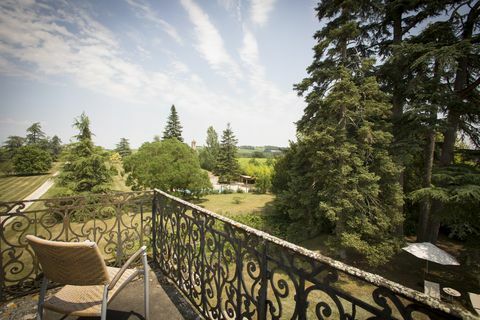 Midi Pyrenees - Chateau - Francia - balcón - Knight Frank