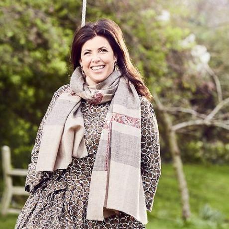 Kirstie Allsopp fotografiada por Alun Callender para vivir en el campo