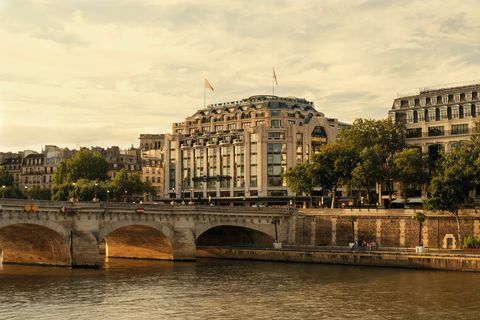 hotel cheval blanc parís, pont neuf seine river