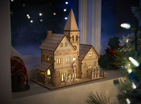 Wilko Nordic Country Ornament Iglesia de madera iluminada con pilas