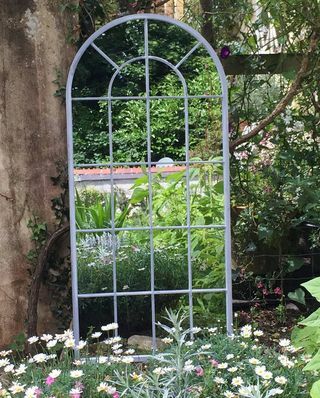 Espejo de ventana arqueado al aire libre