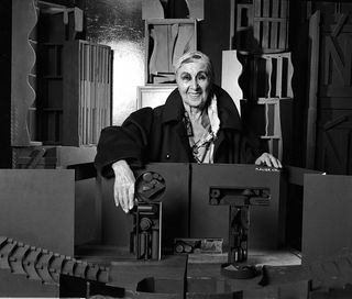 Escultor Louise Nevelson