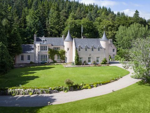 Castillo situado en el Parque Nacional de Cairngorns, Escocia