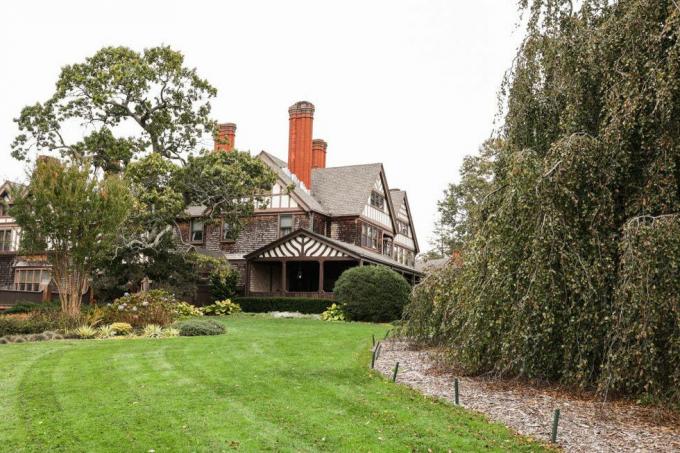 Casa señorial de Westbrook en los terrenos del arboreto de corte Bayard