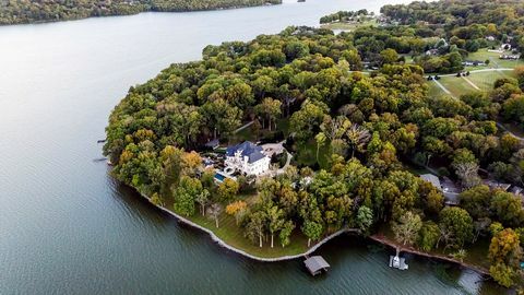 La mega mansión de Kelly Clarkson junto al lago de Tennessee está a la venta por $ 7.95 millones