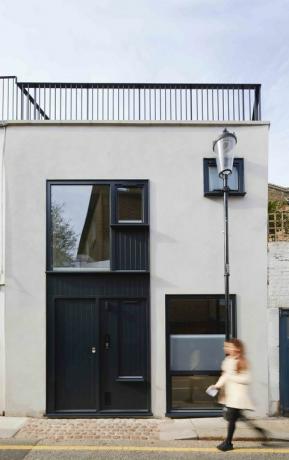 Casa renovada de tres pisos y un dormitorio en Holland Park, al oeste de Londres