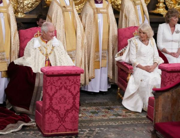 el día de la coronación de sus majestades el rey carlos iii y la reina camilla