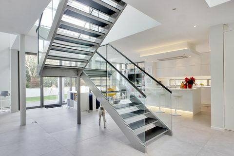 Allegria - Tunbridge Wells - escalera - Savills