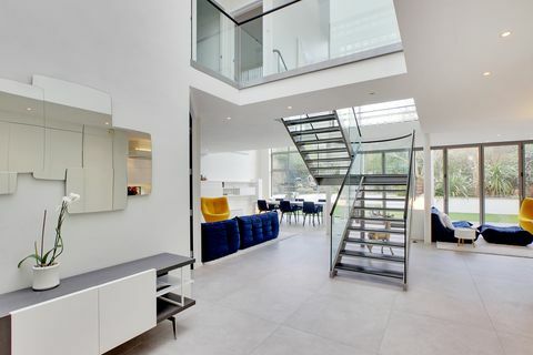 Allegria - Tunbridge Wells - escaleras - Savills