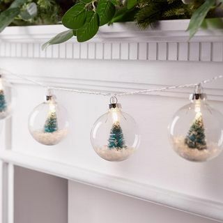 10 luces de hadas con forma de globo de árbol de Navidad nevado