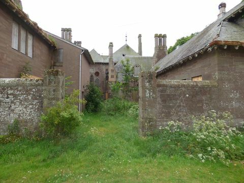 un edificio catalogado de estilo gótico francés de dos pisos pasa por debajo del martillo con un precio guía de £ 1