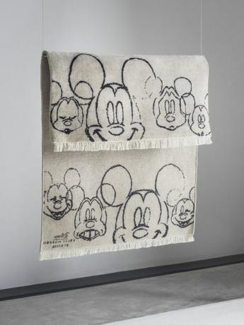 Kelly Hoppen lanza gama de alfombras de Mickey Mouse