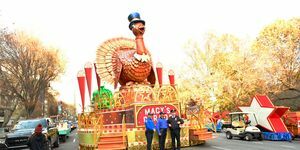 nueva york, nueva york 23 de noviembre tom pavo por la carroza de macys se ve durante el 96º desfile del día de acción de gracias de macys inflación de globos el 23 de noviembre de 2022 en la ciudad de nueva york foto de eugene gologurskygetty imágenes para macys, Cª