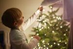 Cómo colgar luces de navidad en tu árbol