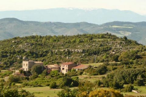 Casas y pueblos baratos en venta en España y Francia