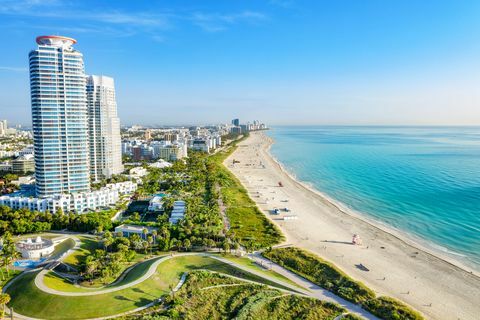 South Beach Miami desde South Pointe Park, Florida, EE.UU.