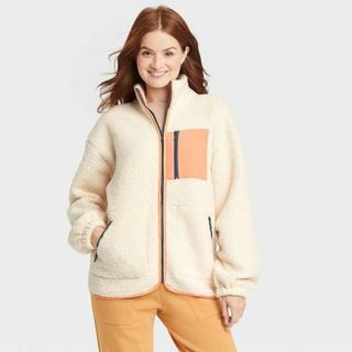 Chaqueta de sherpa color crema para mujer