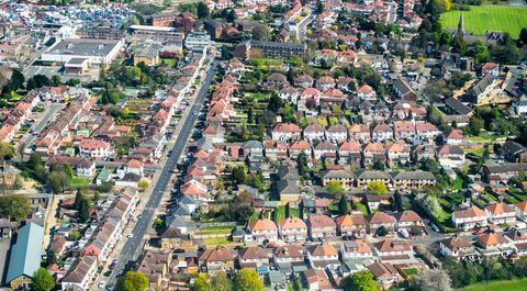 Vista aérea de la vivienda suburbana de Londres